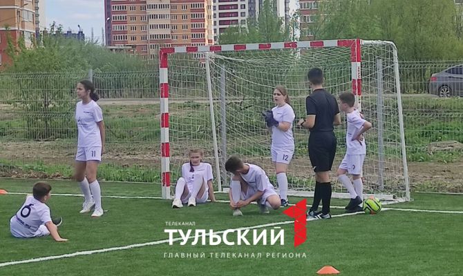 В Туле дети из интернатов сыграли со звездами футбола