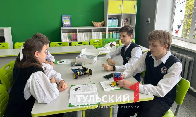 В киреевской школе появились новые микроскопы и учебные наборы по робототехнике