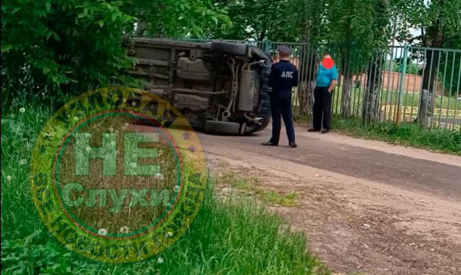 В Узловой три местных жителя перевернули машину