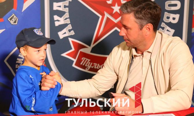 Легенда хоккея Илья Ковальчук провел автограф-сессию в Туле
