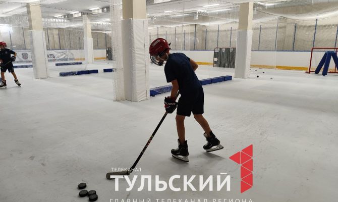 В Новомосковске открылась новая тренировочная арена для юных хоккеистов