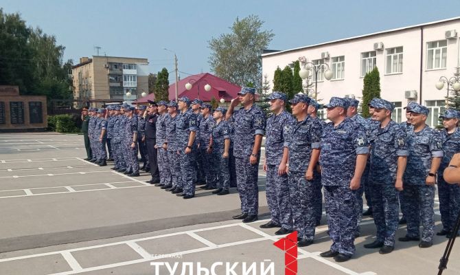 Тульские росгвардейцы устроили автопробег в честь Дня Государственного флага