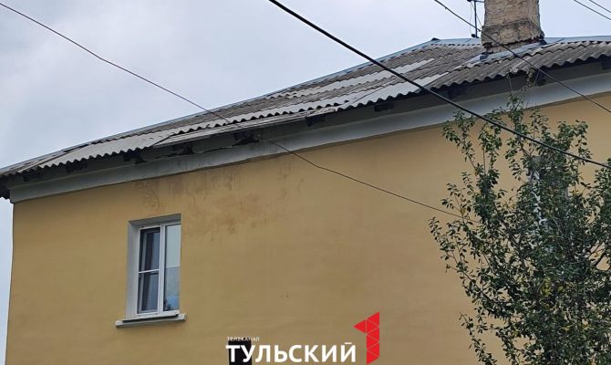 Тулячка живет с дырами в крыше: ремонт обещали сделать до конца лета