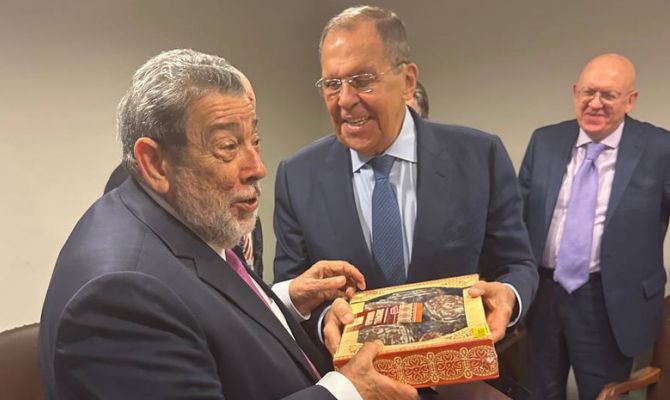 Сергей Лавров подарил тульский пряник премьер-министру Сент-Винсента и Гренадин