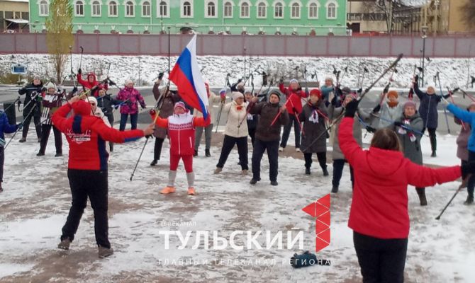 Флешмоб и праздничная викторина: в Туле прошел фестиваль северной ходьбы