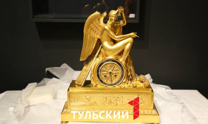 В Тулу привезли французские часы XVIII века