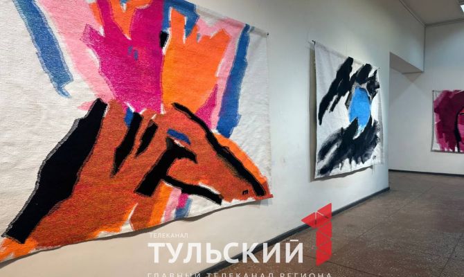 В Туле открылась выставка гобеленов ручной работы из шерсти и льна