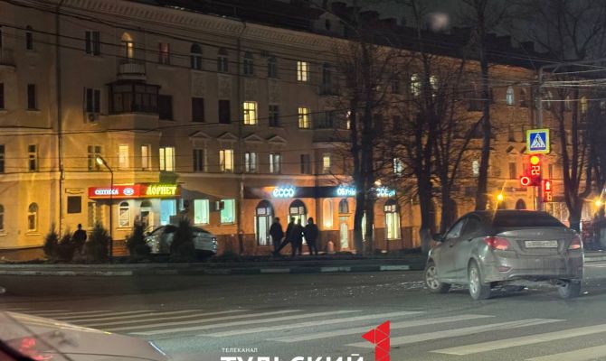 На проспекте Ленина в Туле столкнулись две легковушки