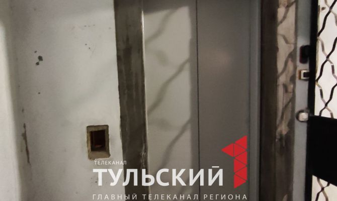 В многоэтажке в Туле уже 3 месяца не работает лифт