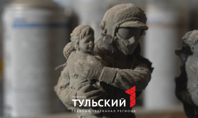 Мастер из Тулы создал скульптуру сотрудника МЧС из бетона