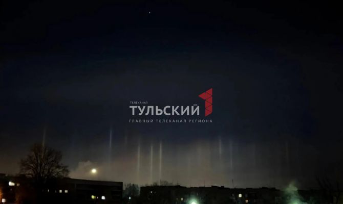 Ночью в небе над Тульской областью заметили световые столбы