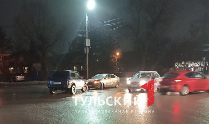 На улице Рязанской в Туле образовалась огромная пробка