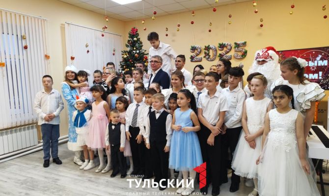 Дмитрий Миляев поздравил с наступающим Новым годом детей-сирот