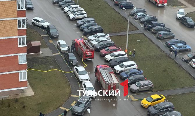 На улице Аркадия Шипунова в Туле загорелась многоэтажка