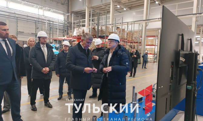 Дмитрий Миляев посетил первый в России завод по серийному производству роботов