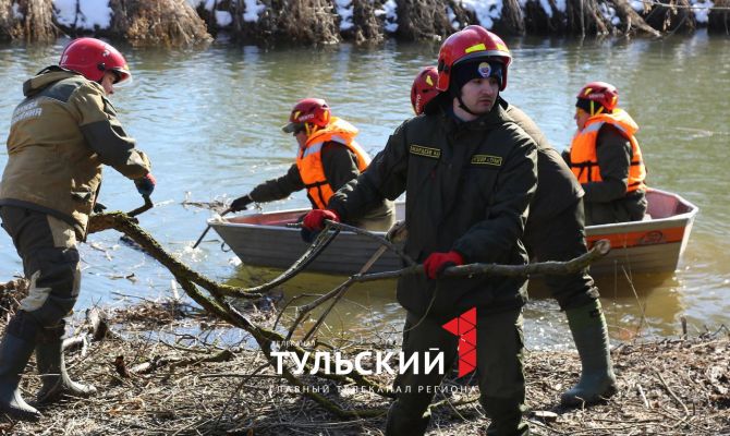 Тульские спасатели рассказали, что находят в реках во время расчистки