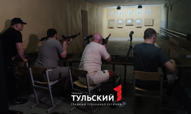 Тульский тренер по пулевой стрельбе поделился упражнением от дрожи в руках