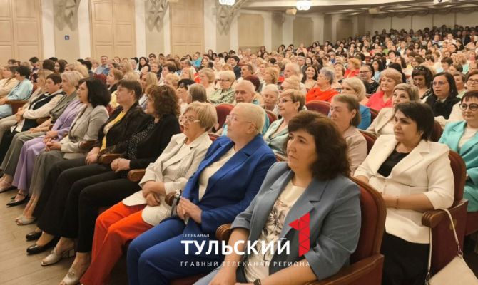 Дмитрий Миляев поздравил отличившихся работников социальной сферы