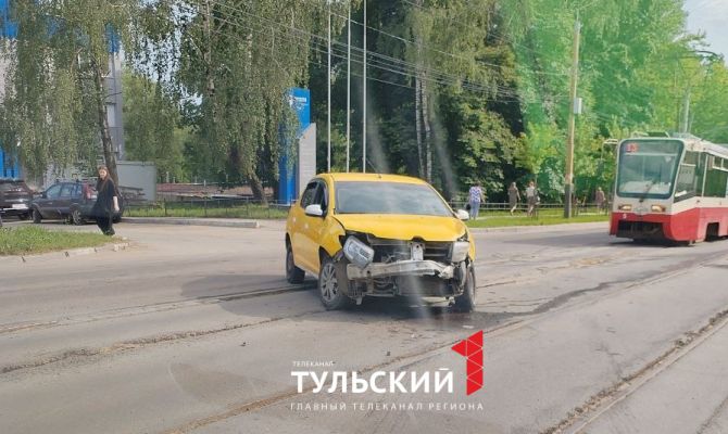 В Туле на улице Тимирязева столкнулись две легковушки