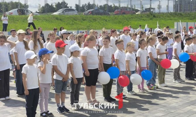 Тульские школьники поучаствовали во флешмобе ко Дню России