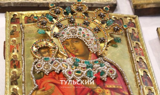 В тульский филиал ГИМа привезли иконы и другие реликвии из Новодевичьего монастыря