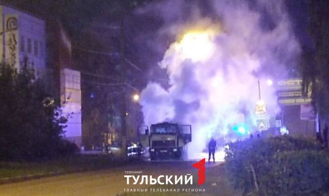 Стали известны подробности пожара, произошедшего в Новомосковске возле ТЦ «Добрыня»