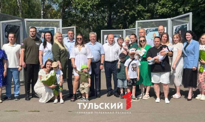 В Центральном парке Тулы открылась фотовыставка жен участников СВО
