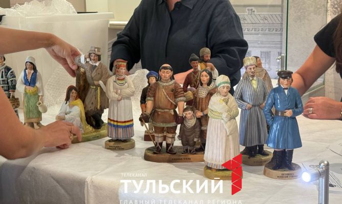 На выставку в филиал ГИМа в Туле передали фарфоровые статуэтки из ярославского музея