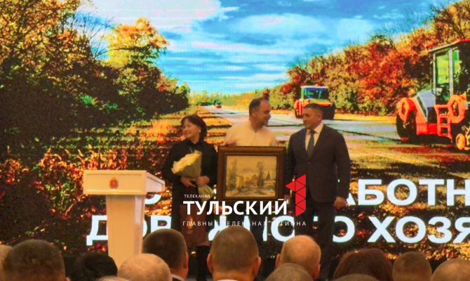 В Туле лучшим дорожникам подарили картины