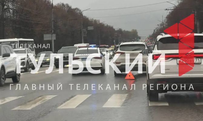 В Туле на проспекте Ленина столкнулись две легковушки
