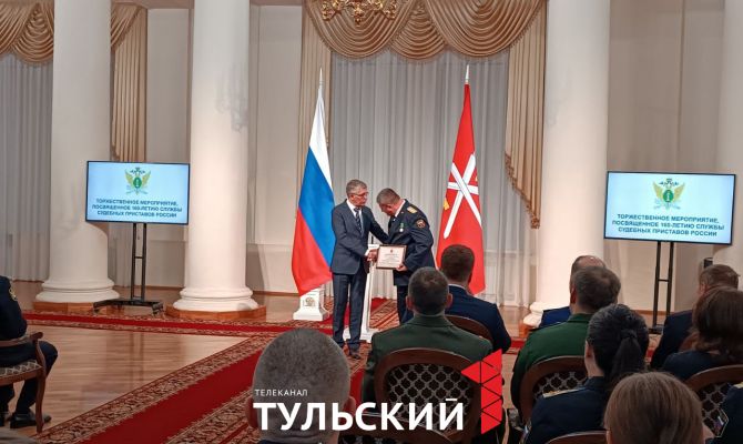 Губернатор Дмитрий Миляев вручил региональные награды судебным приставам 