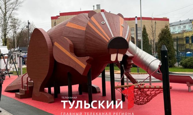 В Новомосковске открыли сквер 30-летия ВЛКСМ после благоустройства