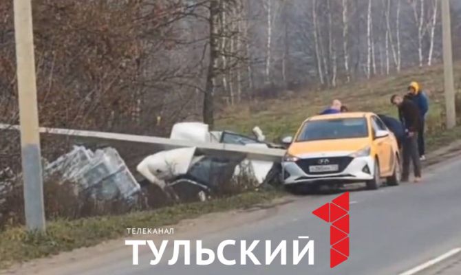 На Веневском шоссе в Туле ГАЗель сбила столб