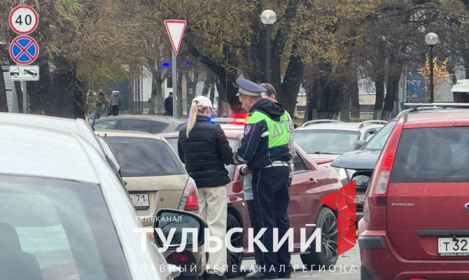 В Туле из-за ДТП по улице Оборонной встало движение 