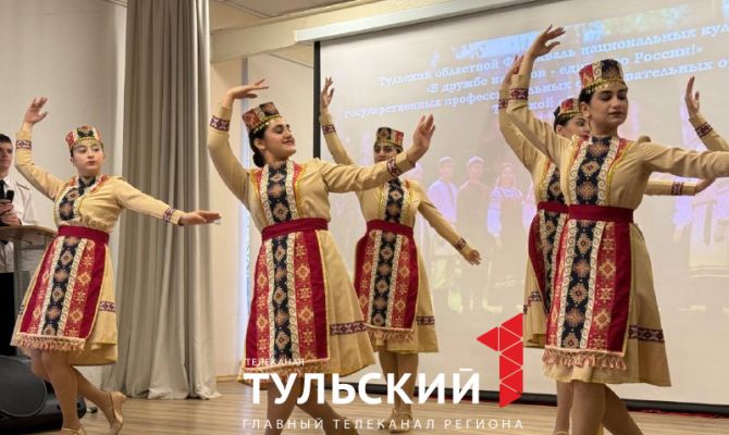 Студенты тульских колледжей рассказали, о чем говорят цвета в народных костюмах