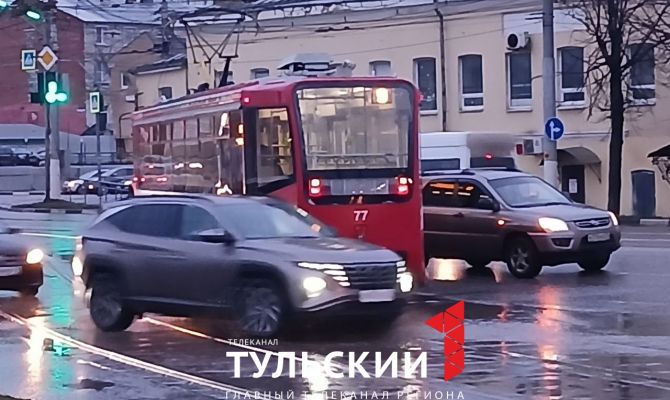 Из-за ДТП на Зареченском мосту в Туле встали трамваи