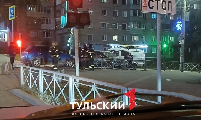 Появилось видео с места ДТП на улице Максима Горького в Туле