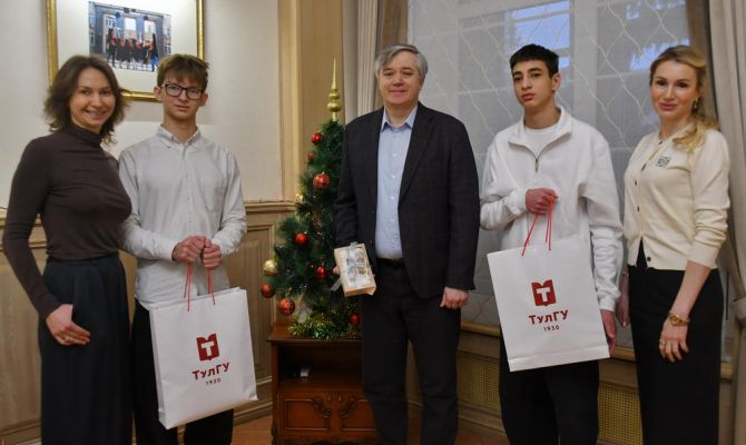 Ректор ТулГУ Олег Кравченко принял участие во Всероссийской акции "Ёлка желаний"