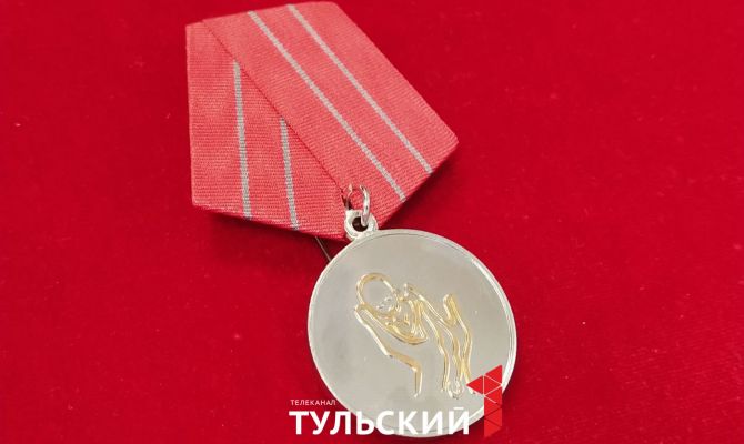 В Туле получили медали сразу двенадцать матерей