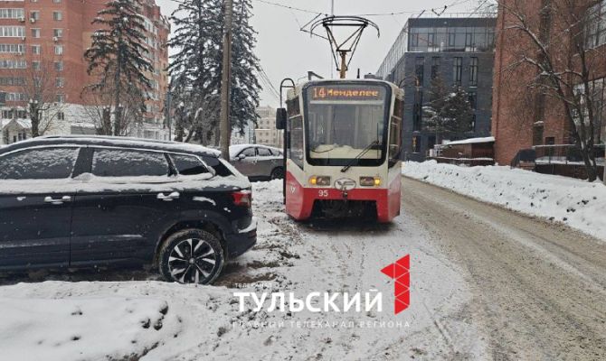 На улице Фридриха Энгельса встали трамваи