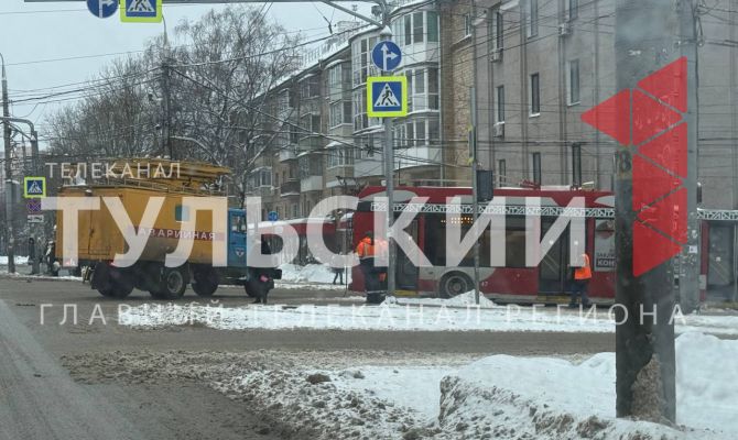 В Туле на улице 9 Мая сломался троллейбус