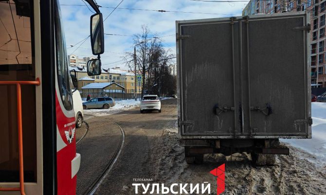 На улице Михеева в Туле снова встали трамваи