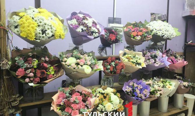 Туляки предпочитают дарить своим дамам составные букеты