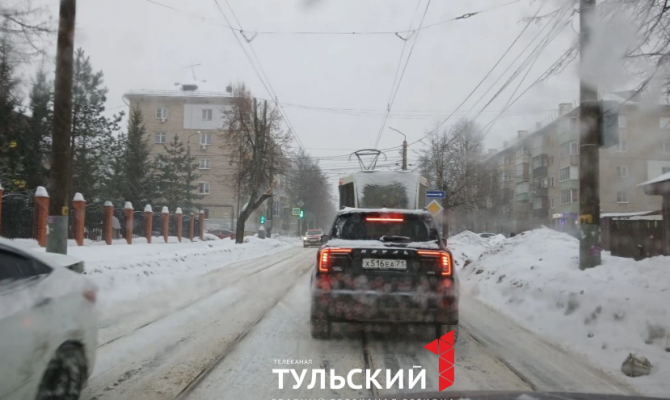 На улице Фридриха Энгельса в Туле встали трамваи