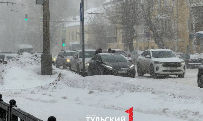 На улице Болдина в Туле столкнулись две иномарки