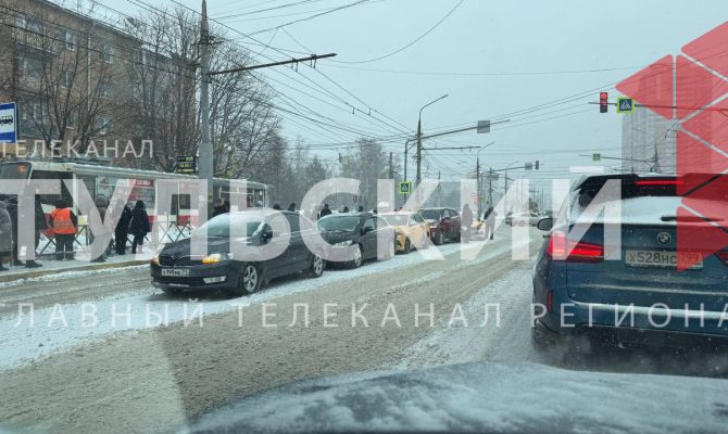 Массовое ДТП произошло на остановке Педуниверситет в Туле