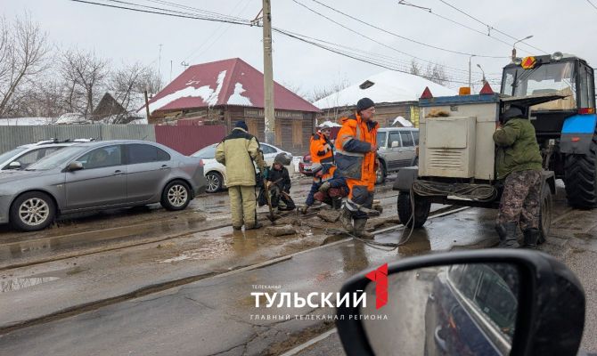 На улице Оборонной в Туле ремонтируют трамвайные пути