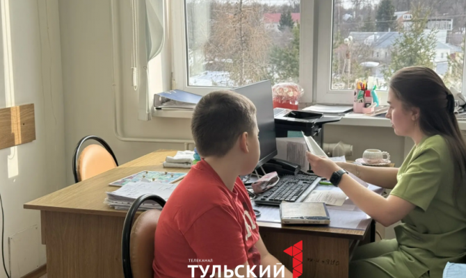 В Туле врачи рассказали, чем опасны гаджеты для осанки