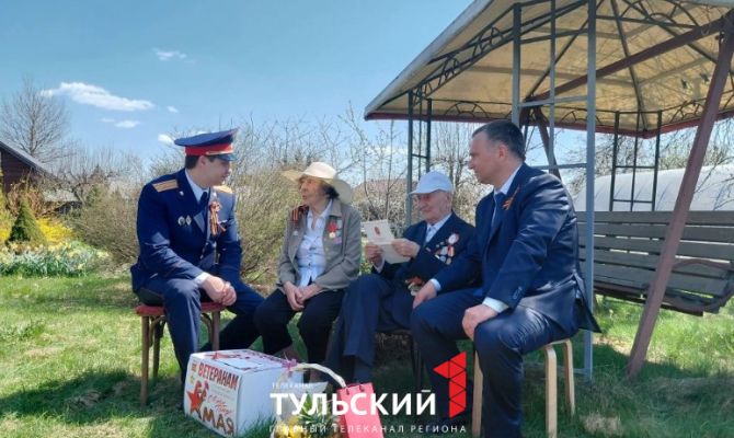 В Тульской области стартовали парады у домов ветеранов