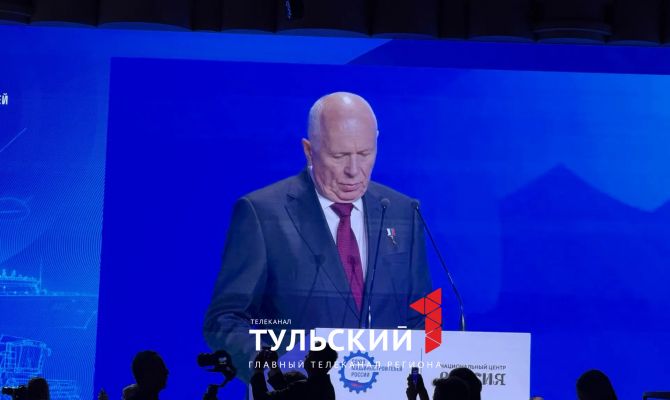 Гендиректор "Ростеха" Сергей Чемезов поблагодарил Дмитрия Миляева за организацию форума "Инженеры будущего"